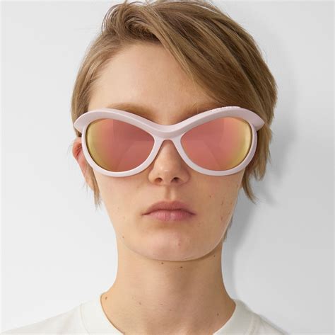 Blinker Sunglasses in Pastel pink .